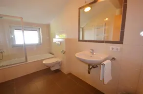 Exquisite penthouse with large balcony in superb location; whirlpool in winter - Image 4