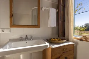 Schöner Bauernhof mit 1 Schlafzimmer, 1 Badezimmer, WLAN, Pool und Grill, nur für Erwachsene. - Image 3
