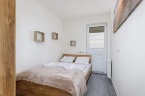Apartment with Canal View | Balcony and Parking - Image 3