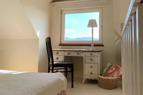 Romantic apartment, 5 mins from beach with scenic view & 350mbps high speed WiFi - Image 3