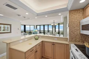 Élégant condo en bord de mer avec bain à remous, piscine chauffée et vue panoramique sur l'océan - Image 2