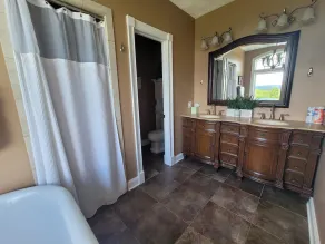 Heywood Manor- Private, peaceful, yet close to town. Make memories here! - Image 5