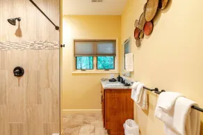 Poplar Treehouse - Rustic Luxury - Image 2