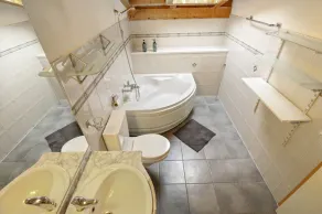 Pretty duplex with pool - Image 4