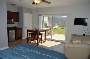 Grafton Escape #1 - River views! Pool! Walking distance to bars/restaurants - Image 5