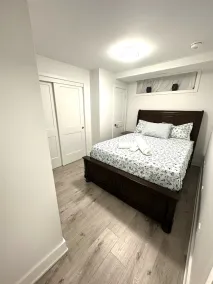 Lovely one bedroom condo with free parking - Image 5