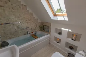 5-STAR LUXURY 'SPA-LIKE' COTTAGE RETREAT ON MILLSTREAM BY SEA i OLD BOSHAM - Image 3
