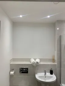 Spectacularly furnished two bed flat with balcony - Image 5