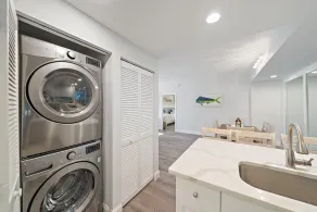 Newly Redone and  furnished 2/2 condo that is walking distance to the beach - Image 2