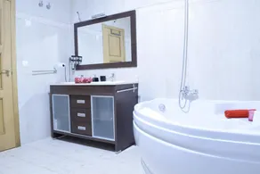 Beautiful, Cosy, Great Apartment Downtown, Near Beach.  Ask for Parking. - Image 2