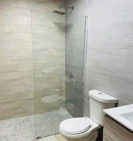 Hollywood Apartments - Image 2