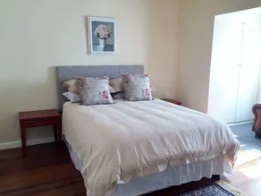 Charming 2 Bedroom Cottage - Image 5