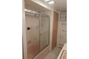 Cheerful two bedroom with a deck - Image 3