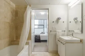 2 BDR Downtown - FREE PARKING - Lake View - Image 5
