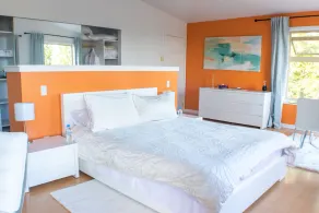 Entire Suite,Ocean,mountain view,jacuzzi in the Suite,next to Mount Maxwell park - Image 5