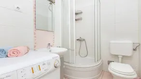 Modern & cozy apartment in amazing location just opposite to Dioclation's Palace - Image 3