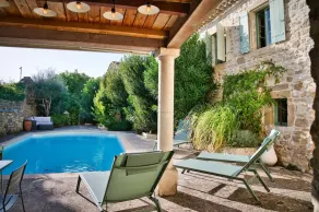 MAS in stone swimming pool typical village close Uzes / Pont du Gard - Image 5