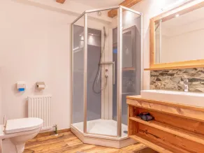 Rustic Tyrolean guesthouse only 300m to ski lift - Image 3