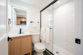 Ocean's Edge Luxury Rentals - Image 4