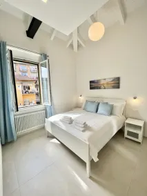 ISLAND, APARTMENT IN THE CENTER - Image 4