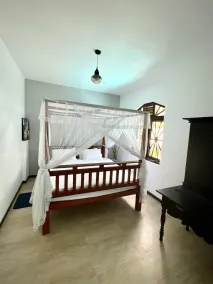 Tranquil villa with nature and amenities - Image 4