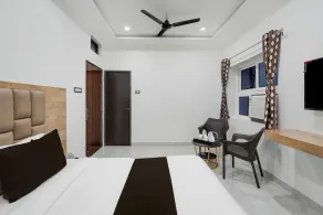 Super Collection Varanasi Suites - Image 4