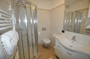 New  Apartment with Lake View - Image 5
