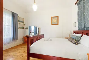 26 Church - Charming Cottage in Lakes Entrance - Image 4