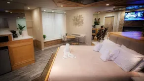 Sybaris Pool Suites - Image 3
