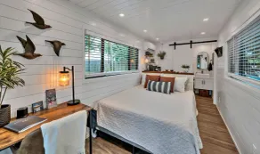 Moss Oak - Container Home Near Magnolia and Baylor - Image 3