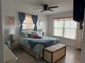 Waterfront single home rental with private lanai, heated pool, and hot tub! - Image 5