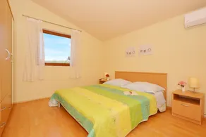 One bedroom apartment near beach Vinišće, Trogir (A-16485-b) - Image 3