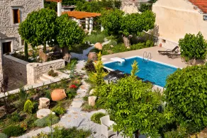Conjunto de pedra em plano aberto veneziano do século 14 com piscina comum e terraço privado - Image 5