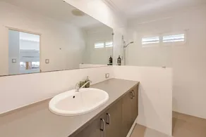 DECADENT & STYLISH 2 STOREY COASTAL RETREAT - Image 5