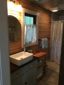 Rustic-Modern 1BR Lakeside Cottage for up to 5. - Image 2