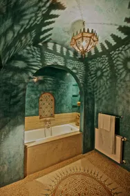 Moorish style property with lovely garden and large pool in Gaucín village. - Image 2
