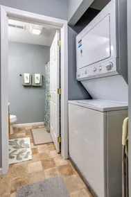 Luxury Brooklyn St APT - Near LMU & Nat’l Park - Image 2