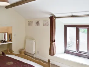 Close to the village centre with many walks and cycle routes from the doorstep. - Image 5