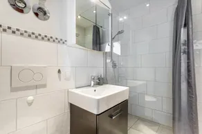 Modern Apartment \"Seebruck\" with Balcony & Wi-Fi - Image 2