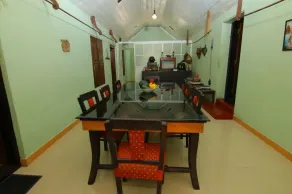 A private room in a century old Bungalow-steeped in history and nestled in woods - Image 5