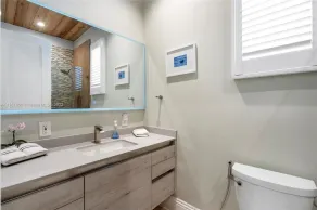 SOUTH BEACH OASIS WITH PRIVATE POOL & FREE PARKING - Image 2