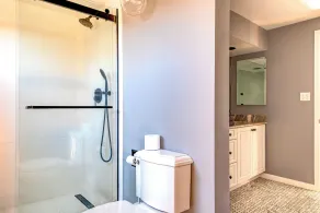 Sunny Hamptons Getaway With Pool - Image 2