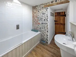 2 bedroom accommodation in Broadstairs - Image 3