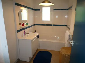 Nice villa very quiet 400m from the beach, with pool and jacuzzi. - Image 3