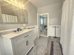 Downtown Living- Pet Friendly- Parking - Image 4