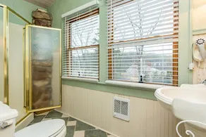Historic Old Massanutten Lodge. Hot Tub! close to JMU and Massanutten Resort! - Image 5