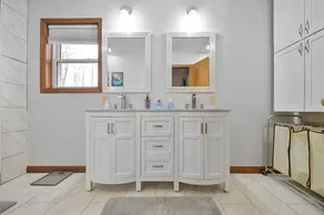 Poconos Peaceful Retreat. Short drive to Ski, Swim, Hike, or Shop! 4 Bedrooms. - Image 3