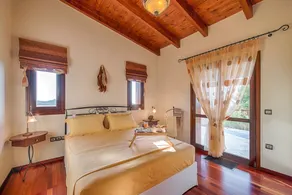 Four-Bedroom Private Family Villa with Pool, 400m from the Beach. Villa Russelia - Image 5