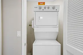 Sparks Marina 2BR - Waterfront Views & Jacuzzi - Image 5