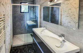 2 Bedroom Stunning Home In Bacilly - Image 2